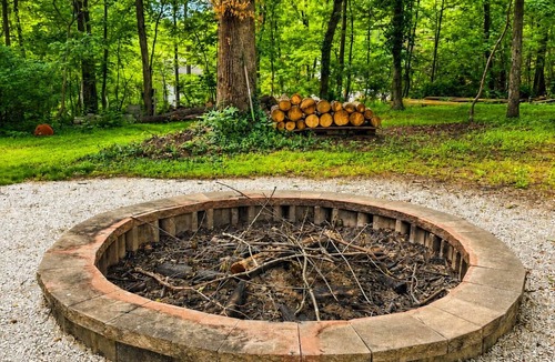 Ijamsville Cottage | Peaceful Treehouse with Private Hot Tub