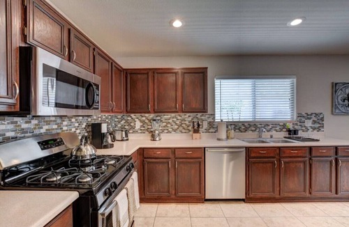 Silverado Ranch House | PERCEVAL · Charming-Spacious PrivateHome Fab Yard w/Jacuzzi