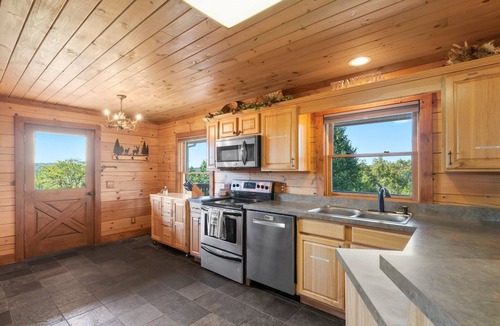 Perry Park Cabin | Pet + Family Friendly, 4 mins to Golf, on the Bourbon Trail, & close to the Ark!
