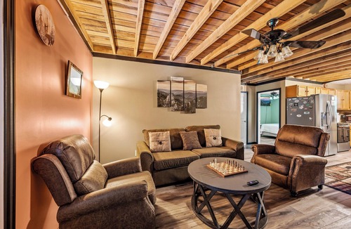 Sevierville Cabin | Pet-friendly 3BD Cabin w/HOT TUB! FirePit +Arcade