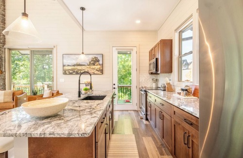 Sevierville Cabin | *Pet-friendly 3BD+LOFT w/POOL! Hot Tub + Near Lake!*