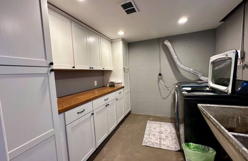Villa Hills House | Pet friendly 4-bedroom house with fenced in yard, 2 living rooms and game room