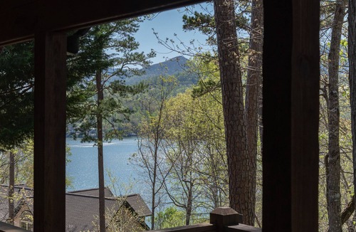 Lake Lure Cabin | Pet Friendly, Fire Pit, Lake Access, Kayaks, Nice Getaway - The Bears Den