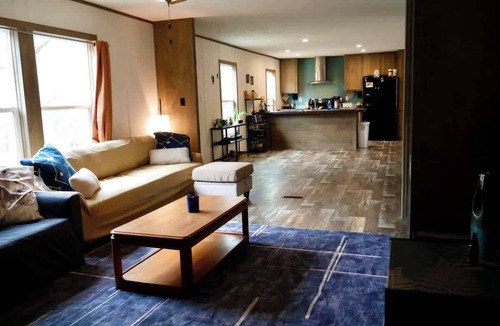 Heidelberg House | Pet Friendly - Private | Fire Pit & WiFi | RRG