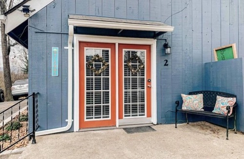 Johnson City Apartment | Pet Friendly 🐾, Quiet & Cozy Close to JCMC-ETSU Newtons Nest 2!
