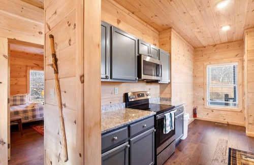 Todd Cabin | Pet-Friendly Retreat with Modern Amenities