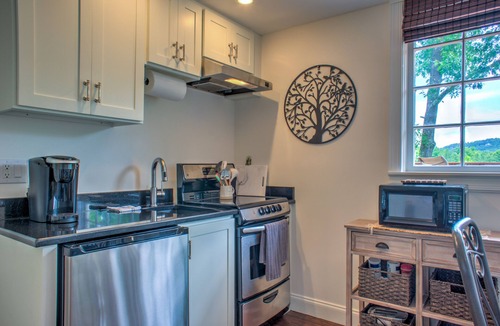 Hendersonville Cottage | Piedmont Chalet | Private Historic Chalet Near Hendersonville
