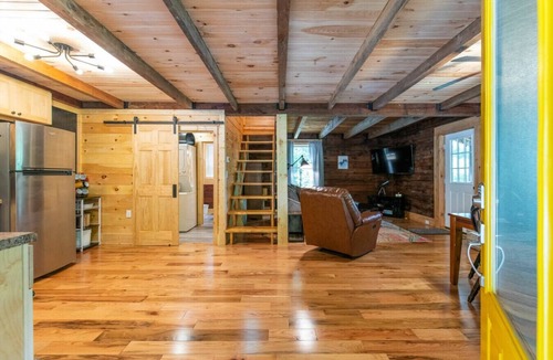 Stanton Cabin | Pilot Point- Hot Tub, Pet Friendly, Firepit, Covered Deck