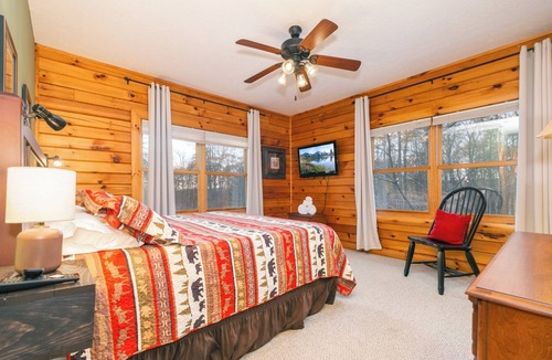 Thayerville Cabin | Pine Loom Lodge ~ Minutes to Golf, Lake & Wisp; Hot Tub, Game Room