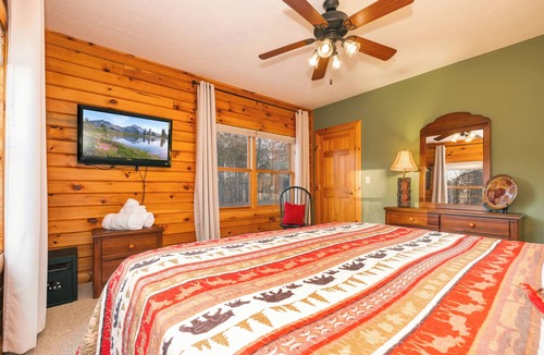 Thayerville Cabin | Pine Loom Lodge ~ Minutes to Golf, Lake & Wisp; Hot Tub, Game Room