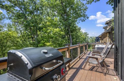 Sevierville House | Pine Ridge Retreat w Hot Tub Grill Games More