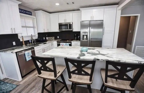 Galveston House | Pirates Paradise - Pool - 4bd/2.5BA - Sleeps 9