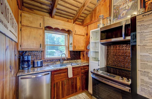 West Jefferson House | Pisgah Heights - Stunning high elevation views of the New River!