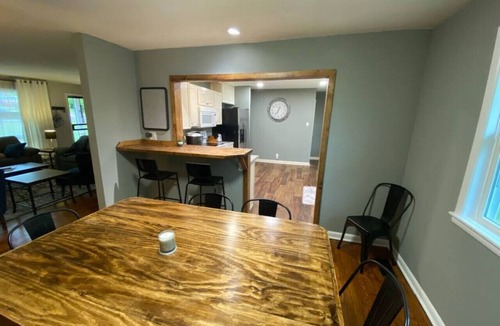 Knoxville House | Plymouth · Quiet City Home, 7-8 min to Downtown Knox