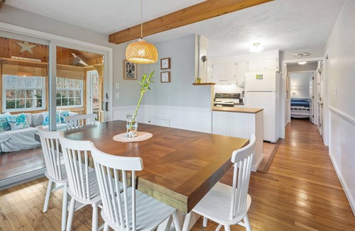 Brewster House | Pond Access, Fire Pit & Bikes, house with AC in charming Brewster