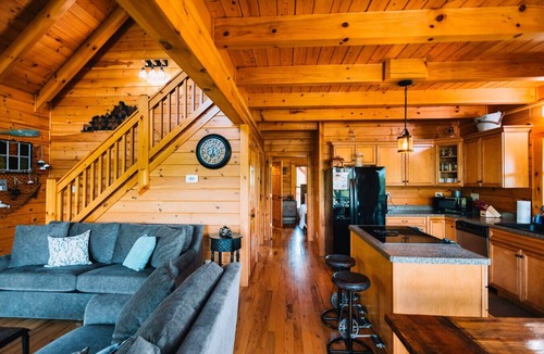 Primrose Cabin | Pond Paradise | Hot Tub | Sleeps 7 | Pet Friendly