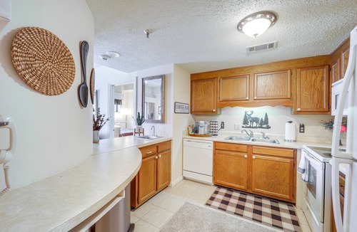 Sugar Mountain Condo | Pool & Hot Tub: Mtn-View Condo in Sugartop Resort!