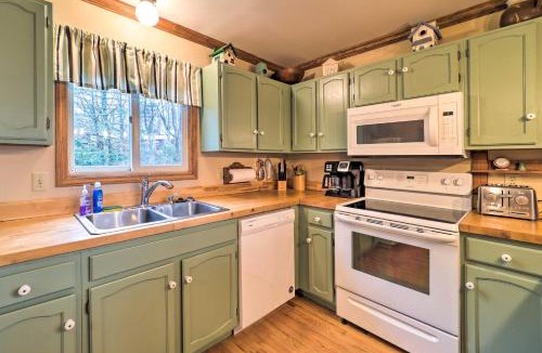 Newland House | Pool & Lake Access: Mtn-View Cottage in Newland