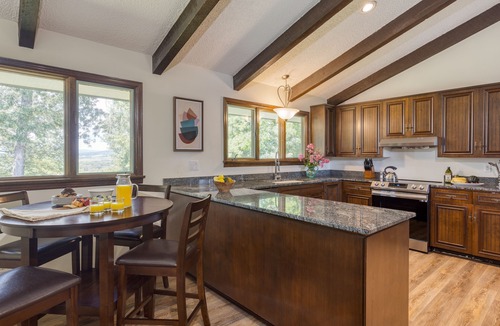 New Market House | Pool + Multiple Hot Tubs 4 Homes | 30 Min to Knoxville | Amber Escape