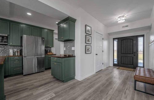 Williamstown House | Pool | Sleeps 22 | Massive Game Room | Hot Tub | Fire Pit