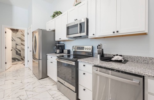 Indian Point Villa | Poolside King Villa | 2-Min to SDC | Free Kayaks