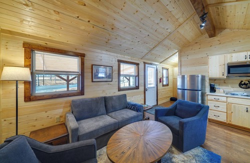 La Grange Cabin | Porch & Pond Views: La Grange Cabin Retreat!