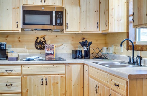 La Grange Cabin | Porch & Pond Views: La Grange Cabin Retreat!