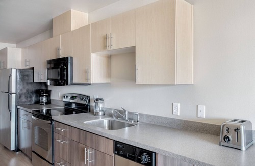 Lower Queen Anne Apartment | Premium Queen Anne 1BR w/Gym, W/D, Lounge & Roof Deck, by Blueground