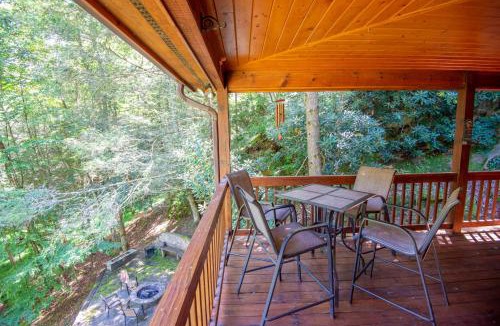 Piney Creek House | Prime Secluded Location- 5 Mins to State Park, Hot Tub, Dogs Welcome