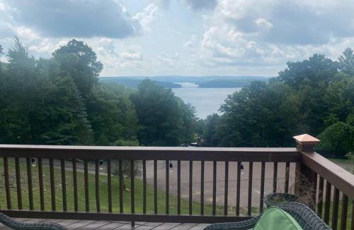 McHenry Ski Chalet | Primo Vista! Spectacular views, Dock Slip, Hot Tub