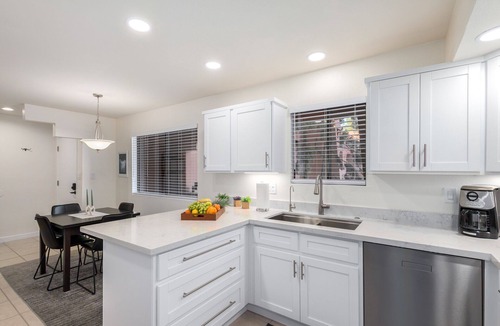 Paradise Valley Village Condo | Pristine, Impeccable Condo - Fantastic Paradise Valley Village Location !