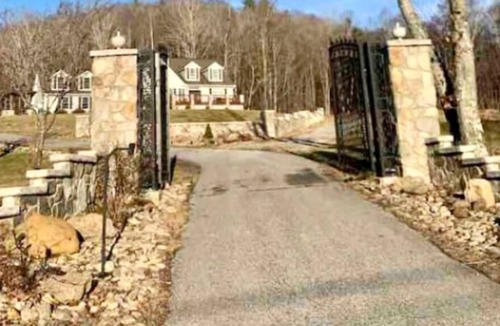 Bakersville Apartment | Private 2 bed/1 bath Apartment in the Mountains