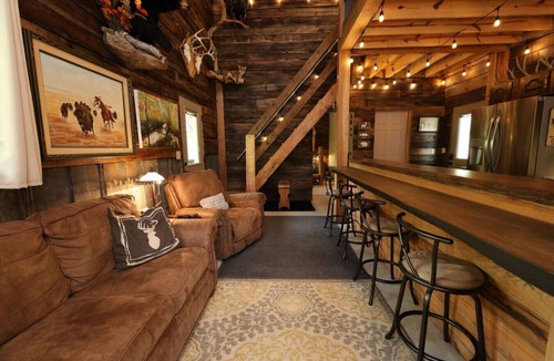 Lee City House | Private 600 Acres | Wifi | Hot Tub | Wolf Pen