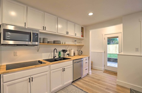 Black Mountain Apartment | Private Basement Apartment - Black Mountain