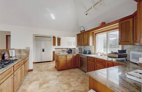 Prides Crossing House | Private beachfront escape on Coffins Beach w/amazing views & private beach