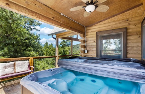 Lenoir Cabin | Private Cabin in Gated Community