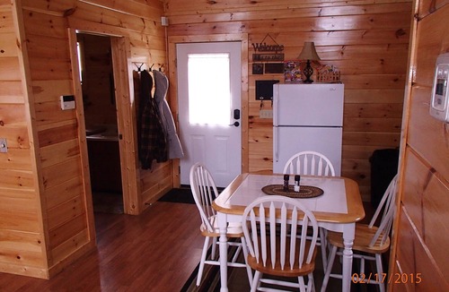Sevierville Cabin | Private Cozy Cabin/WiFi & Linens Provided/Heart-Shaped Jaquzzi Tub