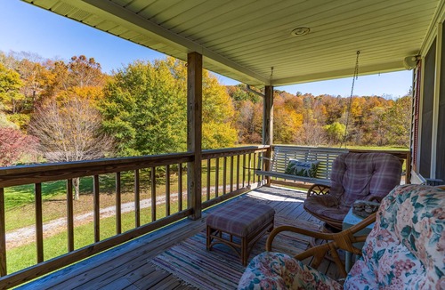 Sparta House | Private Creekside Family Home. Yard, Game Room & Deck