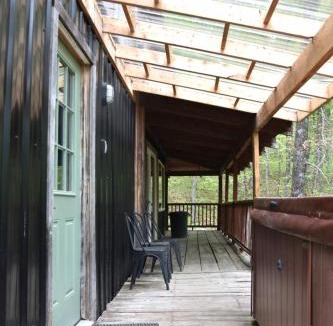 Stanton House | Private Forest Getaway 3-BR wHot Tub