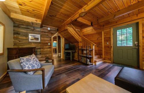 Stanton House | Private Forest Getaway 3-BR wHot Tub