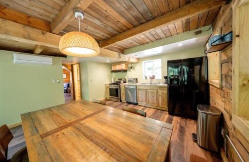 Stanton House | Private Forest Getaway 3-BR wHot Tub