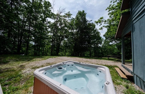 Stanton Cabin | Private Getaway: 3BR w/Hot Tub