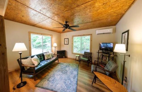 Stanton House | Private Getaway 3BR wHot Tub
