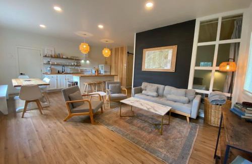 Knoxville House | Private Guesthouse - Quiet Space