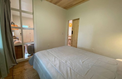 Knoxville House | Private Guesthouse - Quiet Space