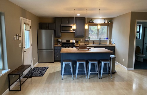Murphys Apartment | Private Hilltop Studio