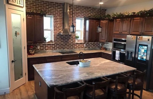 Dry Ridge House | Private Lake Front Getaway with Amazing views mins from ARK