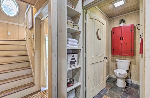 Lansing Cottage | Private Lansing Oasis, 8 Miles to Creeper Trail!