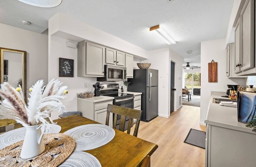 Dry Ridge House | Private Parking, Fire Ring, King Beds - Near Ark!