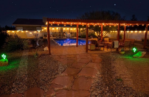 Pahrump Cottage | Private POOL Cottage Games Grill Fire Pit Mtn Views 1hr to Death Valley & Vegas